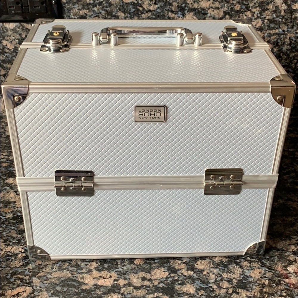 London SOHO New York make up carrying case